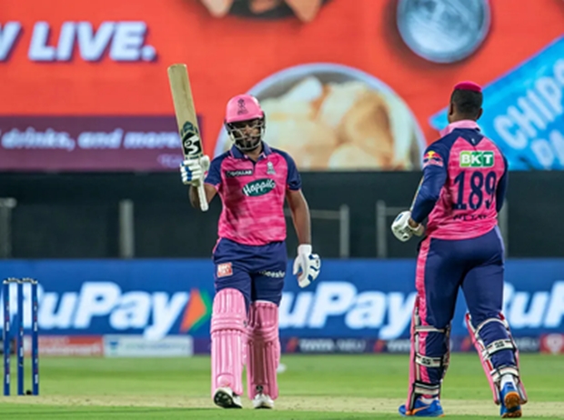 IPL 2022 : अम्पायर्स के बचाव में उतरे संजू सेमसन, नो बॉल को लेकर भड़के ऋषभ पंत