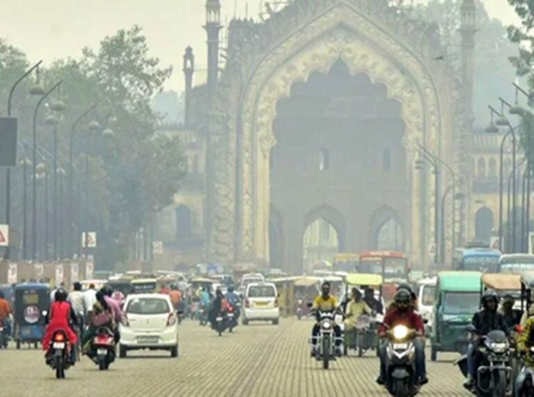 Uttarpradesh News : लखनऊ में शुरू होगा वायु प्रदूषण टैक्स, जाने क्या है इसके नियम, हवा खराब करने वालों की अब खैर नहीं