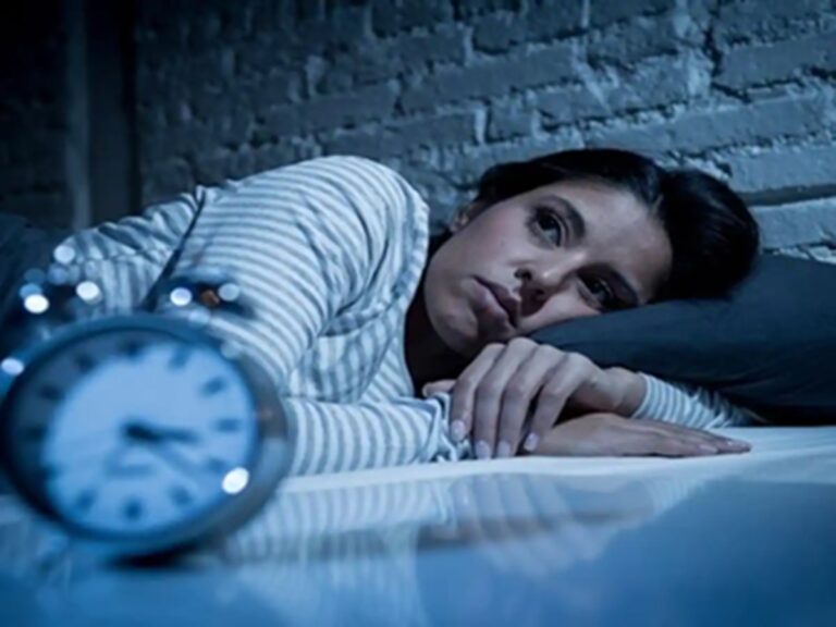 Health Tips : अगर रात को आप भी बदलते हैं करवटें, तो अच्छी नींद के लिये करें ये कारगर उपाय