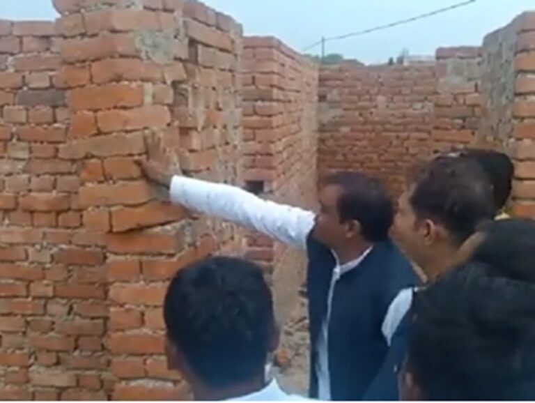 Breaking News : सपा विधायक के एक धक्के से गिर गई सरकारी कॉलेज की दीवार, वीडियो हो रहा वायरल