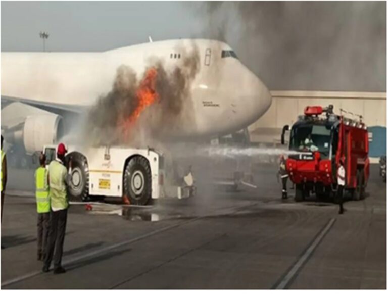 Breaking News : दिल्ली एयरपोर्ट पर टला बड़ा हादसा, वाहन में आग लगने से मची अफरा-तफरी, देखें वीडियो