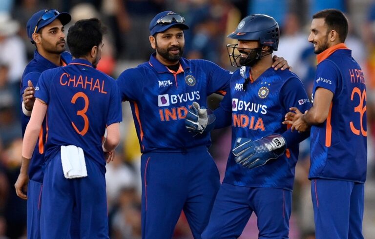 Team India: खेलते खेलते थक जाते हैं क्रिकेटर्स, पूरे साल में कितने मैच खेलते हैं भारतीय खिलाड़ी?