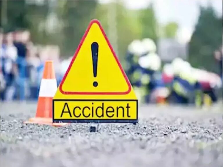 Road Accident in UP: संभल में हुआ बड़ा हादसा, दो बाइक की टक्कर में 4 लोग मरे, 2 बुरी तरह घायल
